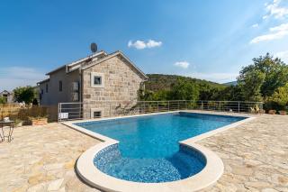 Villa Lugareva with 52 sqm private pool, 4 bedrooms, 4 bathrooms, summer kitchen, traditional environment, playground - Makarska - 9