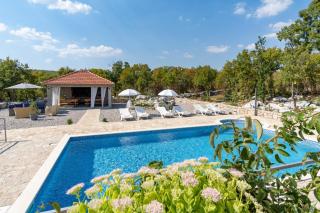 Villa Lugareva with 52 sqm private pool, 4 bedrooms, 4 bathrooms, summer kitchen, traditional environment, playground - Makarska - 8