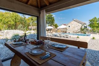 Villa Lugareva with 52 sqm private pool, 4 bedrooms, 4 bathrooms, summer kitchen, traditional environment, playground - Makarska - 4