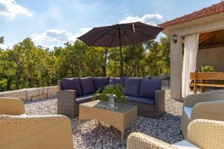 Villa Lugareva with 52 sqm private pool, 4 bedrooms, 4 bathrooms, summer kitchen, traditional environment, playground - Makarska - 2