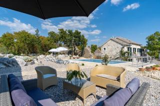 Villa Lugareva with 52 sqm private pool, 4 bedrooms, 4 bathrooms, summer kitchen, traditional environment, playground - Makarska - 1