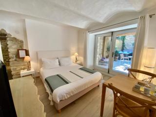 La Maison des Vendangeurs - TABLE D'HÔTES le soir du jeudi au dimanche- Jacuzzi - Balnéo SPA - ACCES PISCINE pour toutes les chambres sauf STUDIO COQUET- Piscine de mai à mi-octobre - 6