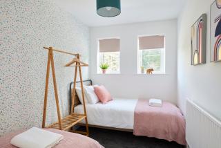 Links to M62 - 3 bedroom property - Golcar - 0