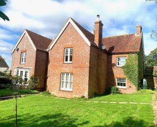 Stunning Estate sleeps 22 private parking & garden - Hailsham - 9