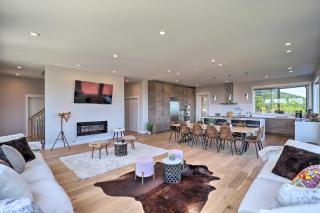 Luxe Asheville Home with Stunning Mountain Views! - Asheville - 7