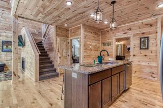 Splish-N-Splash, Private Indoor Pool, Hot Tub,1089 FREE tickets each paid day, Dollywood and More - Sevierville - 3