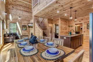 Splish-N-Splash, Private Indoor Pool, Hot Tub,1089 FREE tickets each paid day, Dollywood and More - Sevierville - 2