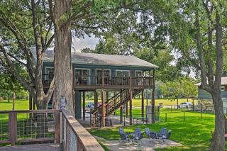 Guadalupe River Retreat with Private Yard - 9