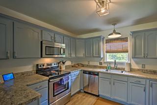 Guadalupe River Retreat with Private Yard - Seguin - 2