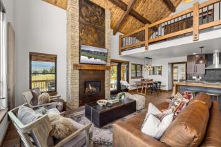 Private Lakefront Cabin - Two Large Patios, Jacuzzi, Indoor/Outdoor Fireplace - 2