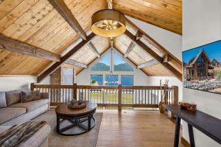 Anglers Paradise - Located on Lake Estes, Fireplace, Two Large Patios, and Private Jacuzzi - 3