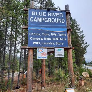 Blue River Campgrounds & Cabin-public washroom - Blue River - 1