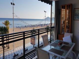 DISPONIBLE -11 al 21 ABRIL-Apt Cachirul- 4 PERS -WIFI -AIRE ACOND- Parking opcionable extra - Benidorm - 4