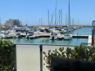 Mariner's Cove ~ Luxe Waterfront Apartment - Mindarie - 9
