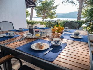 Luxury Villa on the Beach with sunny Garden, Parking - Seget Vranjica - 2
