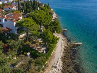 Luxury Villa on the Beach with sunny Garden, Parking - Seget Vranjica - 3