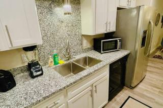 Woodlands House - FREE Parking & Fast WiFi - 3 Bed. 1,5 Bath - The Woodlands - 7
