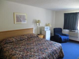 Super 8 by Wyndham Hot Springs - 1