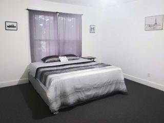 Private Room Near to Downtown Churchill Downs UofL Airport &Kentucky Expo Center - Louisville - 3