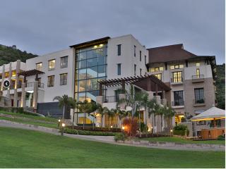 Oxford Golf Resort - Pune - 8