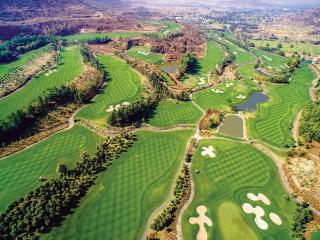 Oxford Golf Resort - Pune - 4