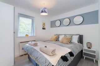 Forest View Apartment- Private Balcony - Southampton - 8