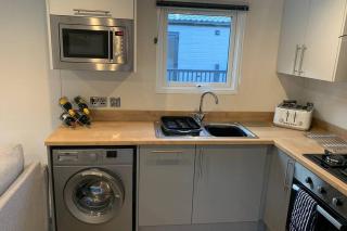 Nightingale Lodge with Hot Tub - Barmby on the Moor - 3