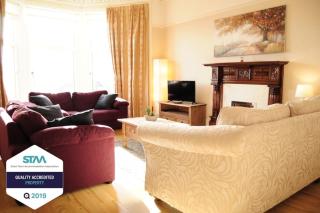 A Spacious Flat with Character - Private Car Space - Paisley - 0