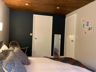 Min-Y-Fford sleeps 6 plus pet - 1