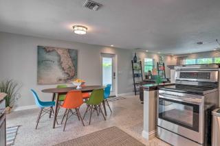 Colorful Fort Myers Home with Sunroom and Patio! - Fort Myers - 4