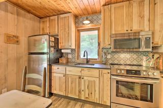 Quiet Max Meadows Cabin, 12 Acres of Property - 3