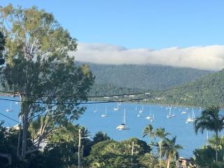 Studio Apartment with Seaview - Airlie Beach - 0