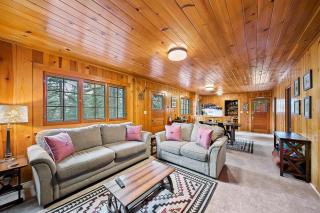 Knotty Pine Cabin - Joseph - 9