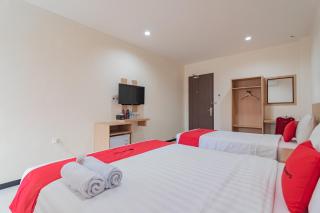 RedDoorz Syariah Plus near Tanjungpura University 2 Pontianak - Siantan - 7