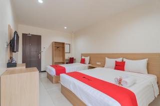 RedDoorz Syariah Plus near Tanjungpura University 2 Pontianak - Siantan - 6