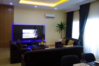 Stiyos Shortlet homes- Tastefully Furnished 3 Bedroom - 4