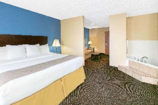 Days Inn by Wyndham Tulsa Central - 1