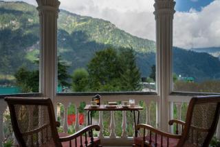 StayVista at The Lama House with huge lawn and valley view - Manāli - 4