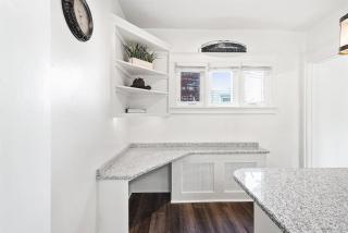 King,Parking,AC,Deck,Train,Uni,Hospital - Bryn Mawr - 3