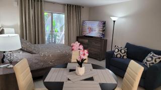 Beach Front Condo Paradise. Ground Floor.Studio. - 1