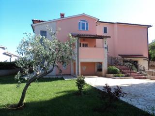 Apartments Vera - Ližnjan - 0
