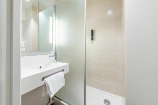 B&B HOTEL Brest Centre Port de Commerce - Brest - 1