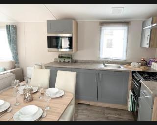 Exotic 3-Bed Caravan at Newquay Holiday Park - Newquay - 9