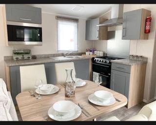 Exotic 3-Bed Caravan at Newquay Holiday Park - Newquay - 7