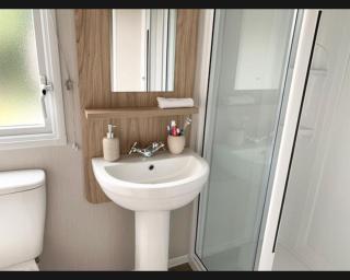Exotic 3-Bed Caravan at Newquay Holiday Park - Newquay - 4