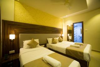 Hotel Plaza Heights - Bangalore - 8