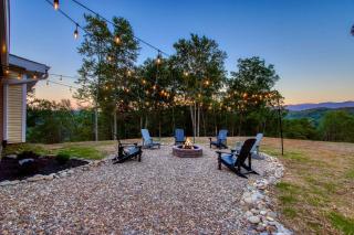 Powdermill Point Theater Room, Miniature Golf, 1089 FREE tickets each paid day, Dollywood and More - Sevierville - 0