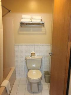 Cabot Inn & Suites - Lancaster - 1