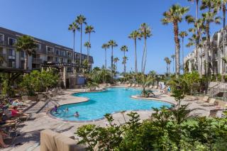 3 Bedroom! - Complex is on the beach with huge pool - Oceanside - 0