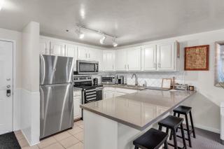 2BD 2BA Condo with Hot Tub and Pool - Park City - 0